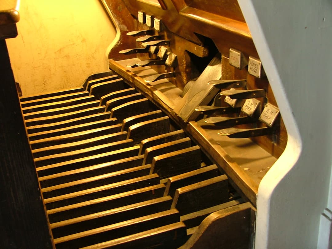 Pedal keyboard - Wikipedia