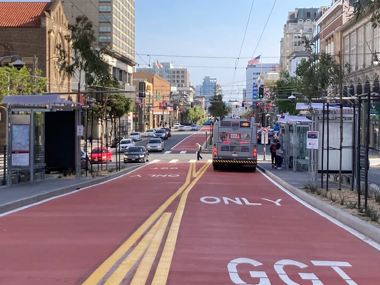 Bus lane - Wikipedia