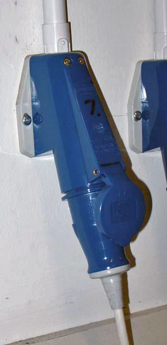 Connecteur industriel — Wikipédia