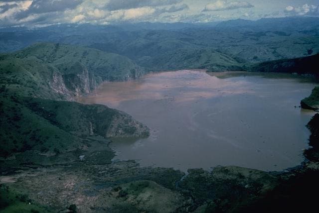 Lake Nyos - Wikipedia