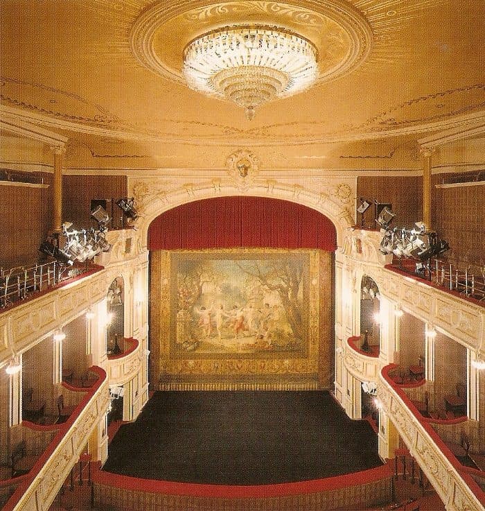 Scène (théâtre) — Wikipédia