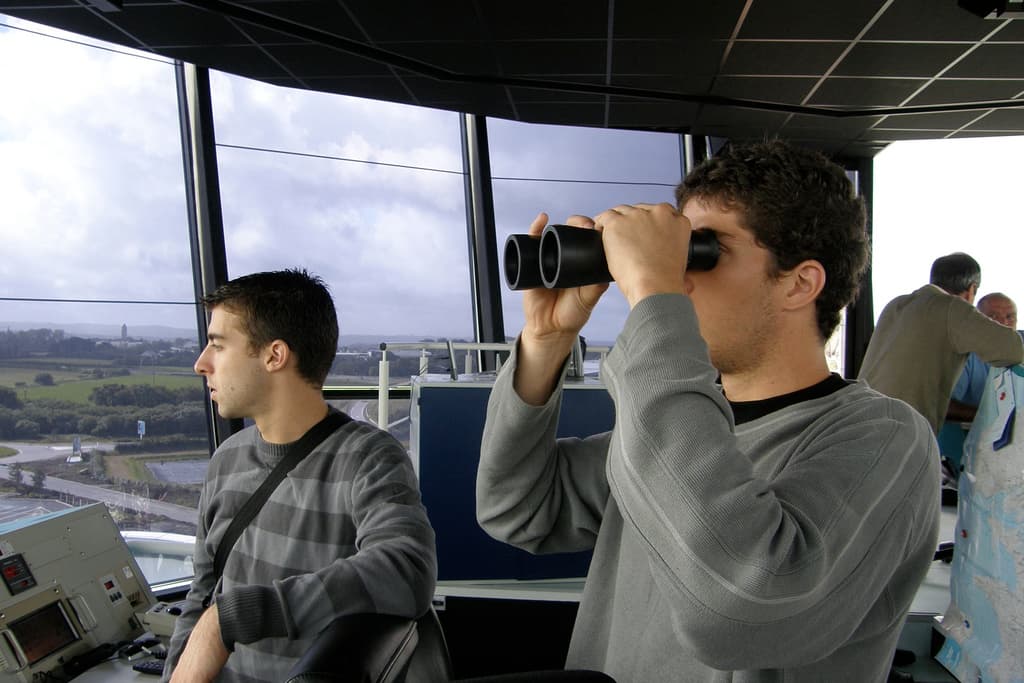 Contrôleur aérien — Wikipédia