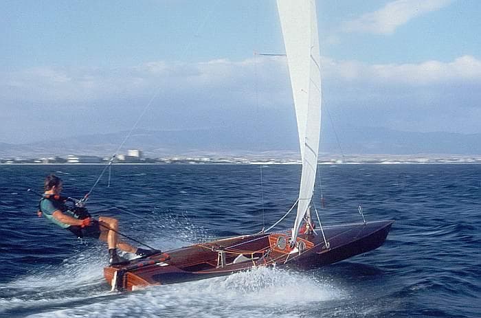 Dinghy sailing - Wikipedia