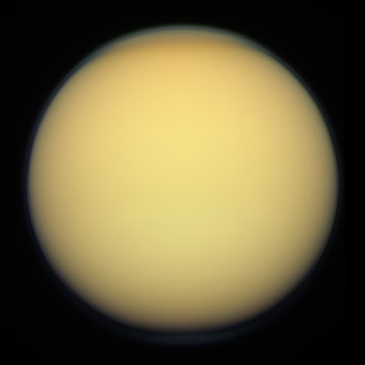 Titan (moon) - Wikipedia