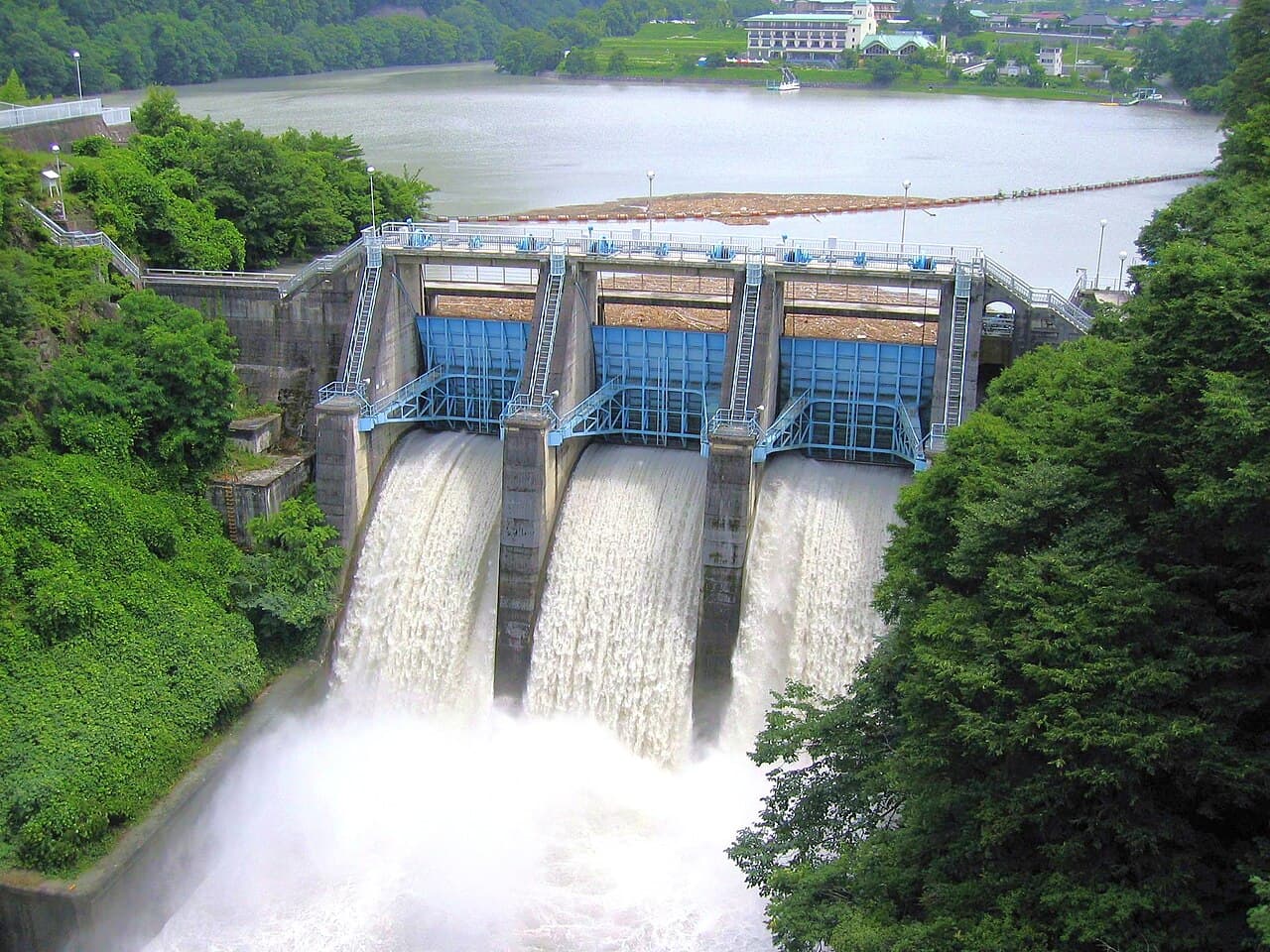 Spillway - Wikipedia
