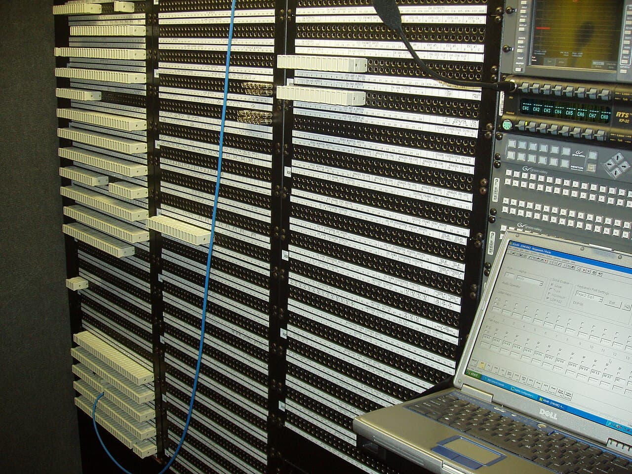 Patch panel - Wikipedia