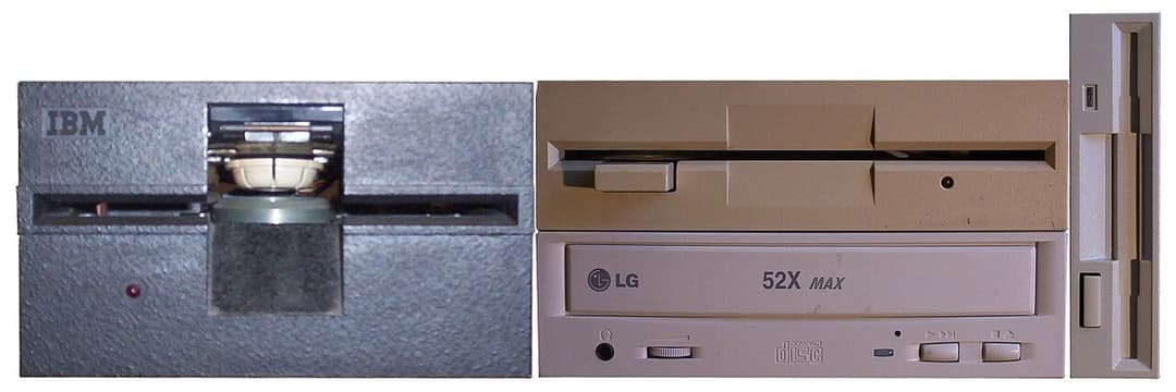 Drive bay - Wikipedia