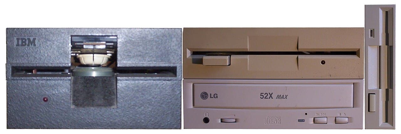 Drive bay - Wikipedia