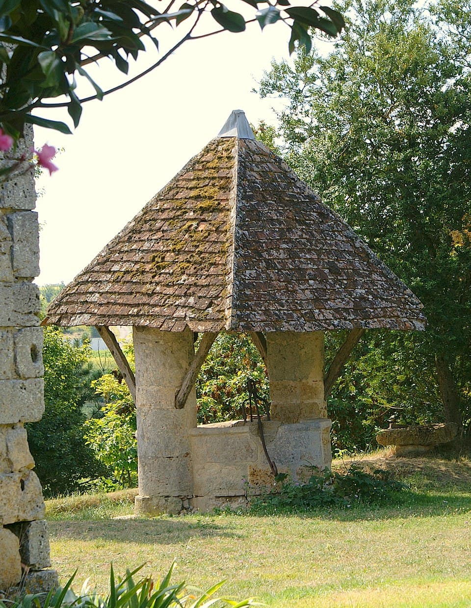 Puits à eau — Wikipédia